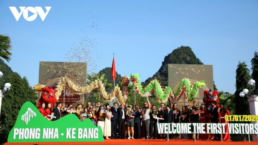 Positive signals for nationwide tourism as Vietnam welcomes its first visitors of 2026